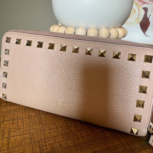 Valentino Garavani Leather Studded Wallet Beige - Picture 2 of 11